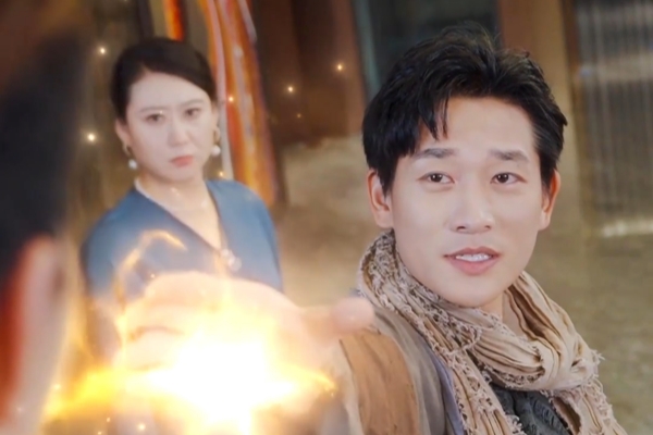 [Doblado]¡Mamá, papá es invencible!