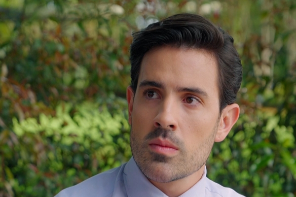 La Espalda de la Novia No Deseada