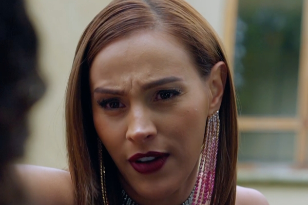 La Espalda de la Novia No Deseada